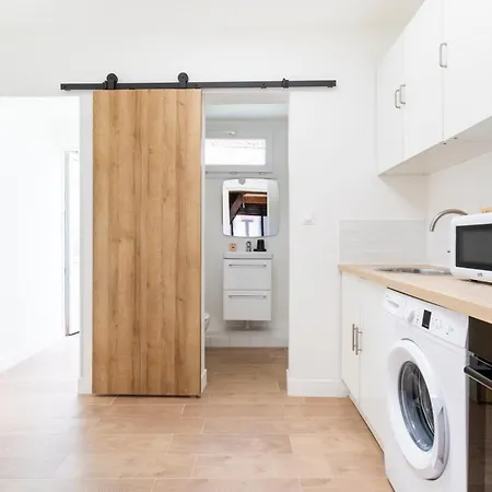 Bel Avec Exterieur Proche Du Metro -