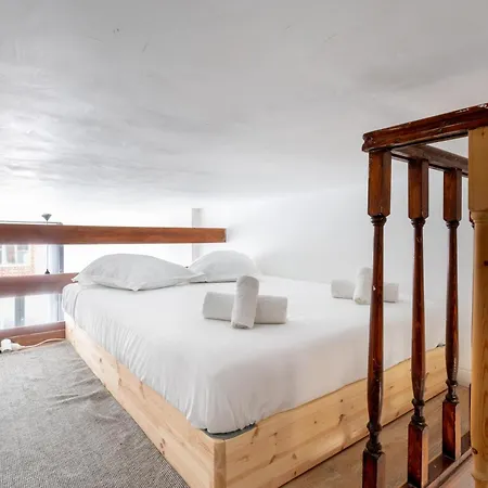 Bel Avec Exterieur Proche Du Metro - *