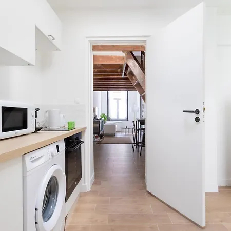 Bel Avec Exterieur Proche Du Metro - Apartman